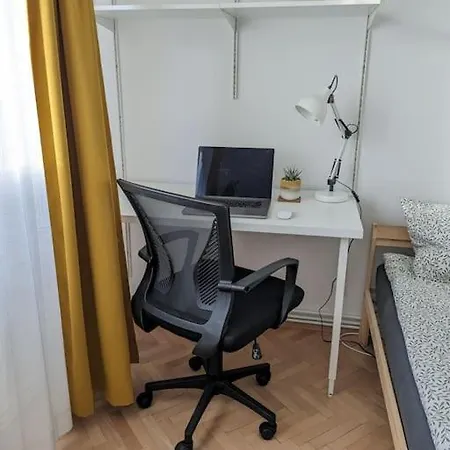 아파트 Walnut Apt. Near The River, Early/late Checkin/out *