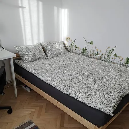 Apartament Walnut Apt. Near The River, Early/late Checkin/out